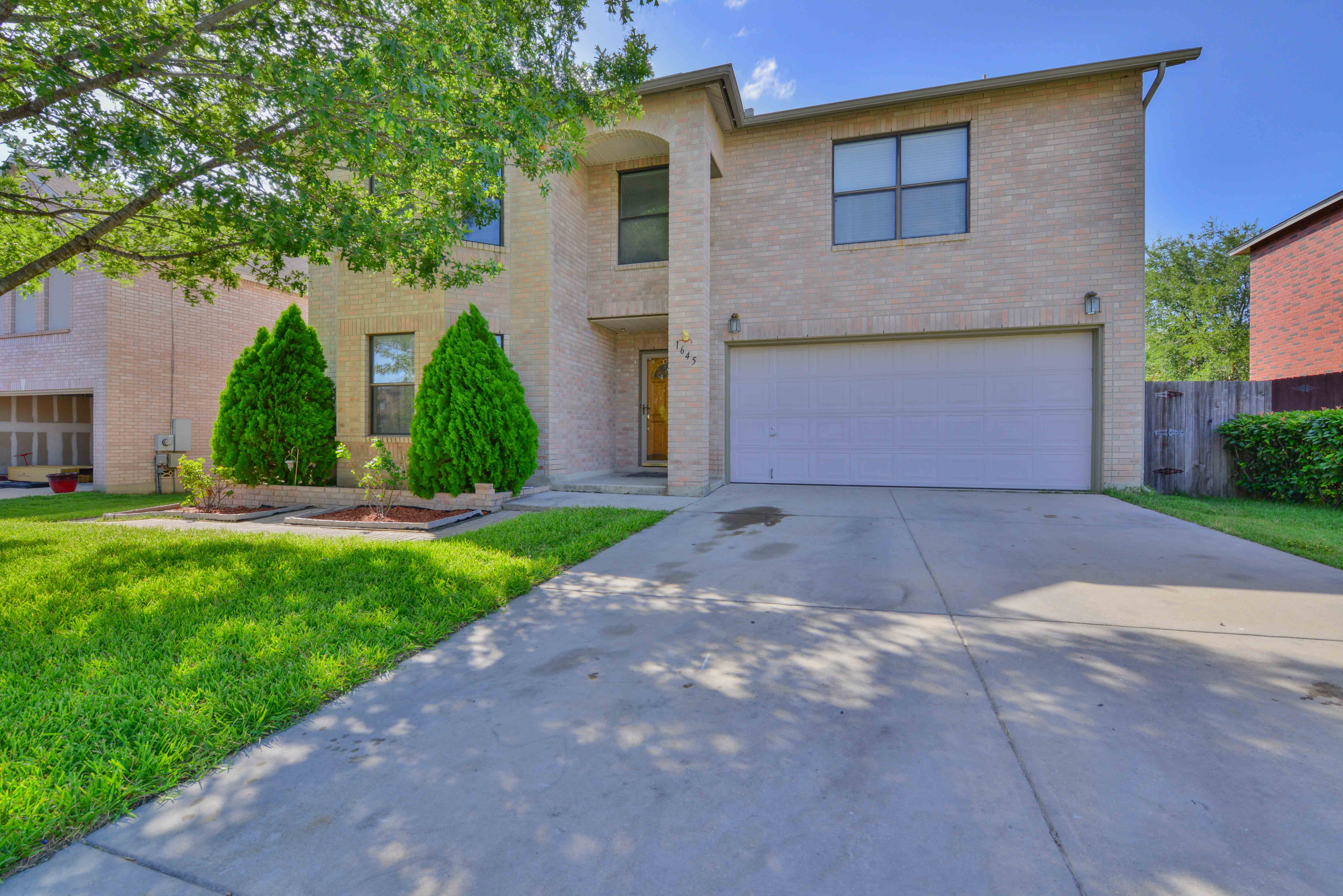1645 Yucca Park Schertz